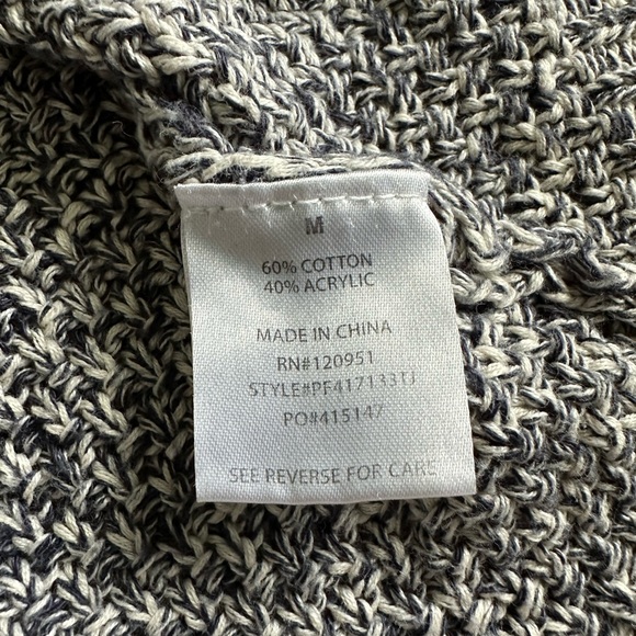 M - Pink Rose Sweater - Picture 11 of 11